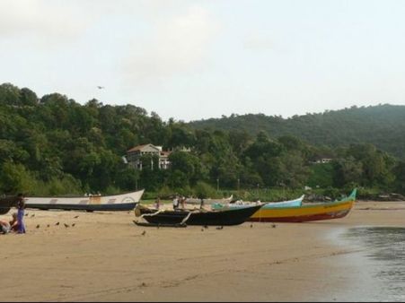 ಕಾರವಾರದ ಕಡಲ ತೀರದಲ್ಲಿ ಬಿಗುವಿನ ಪರಿಸ್ಥಿತಿ