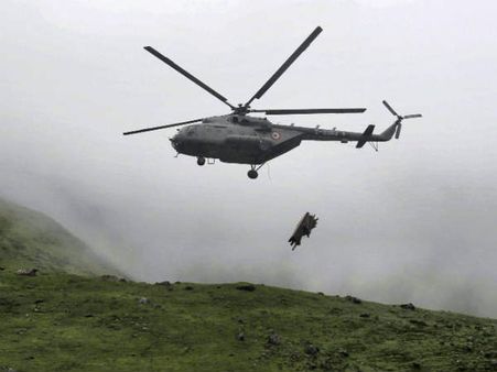 ಹಿಮದಲ್ಲಿ ಸಿಲುಕಿದ್ದ ತಾಯಿ ಮಗುವನ್ನು ರಕ್ಷಿಸಿದ ಸೇನೆ