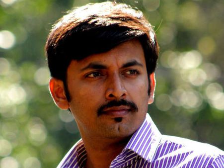 ಎರಡು ದಡಗಳ ನಡುವೆ ಒಂದು ಕಂದರ - ಡಿಎಸ್ ಶ್ರೀನಿಧಿ