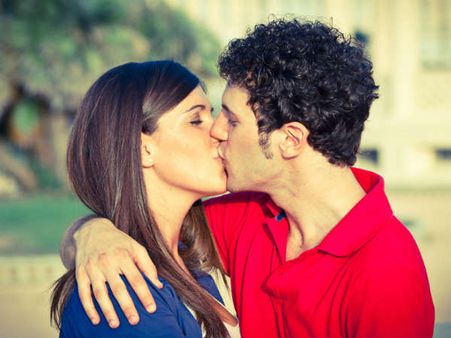 ಕಿಸ್ ಆಫ್ ಕಿಲೋ ಗಟ್ಟಲೇ ಬ್ಯಾಕ್ಟೀರಿಯಾ...