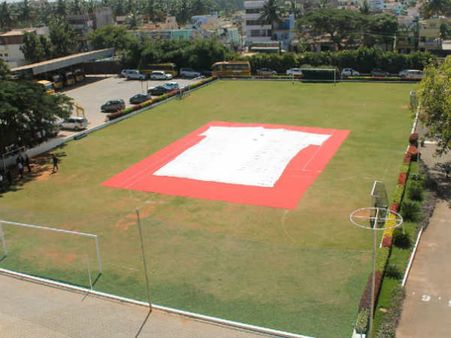 ಫುಟ್ಬಾಲ್ ಮೈದಾನದ ಕಾಲು ಭಾಗ ಮುಚ್ಚುತ್ತೆ 'ಟಿ ಶರ್ಟ್'