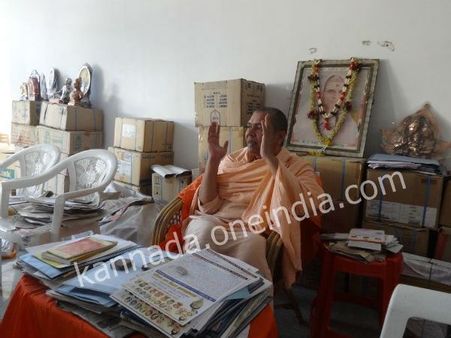 'ಪೇಜಾವರ ಶ್ರೀಗಳು ಅಡ್ಡಗೋಡೆ ಮೇಲೆ ದೀಪವಿಟ್ಟಂತೆ ಮಾತಾಡ್ತಾರೆ'