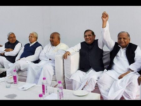 ಸಮರಕ್ಕೂ ಮುನ್ನವೇ ಹಿಂದೆಸರಿದ ಮೈತ್ರಿ ಕೂಟದ ಕಿಂಗ್