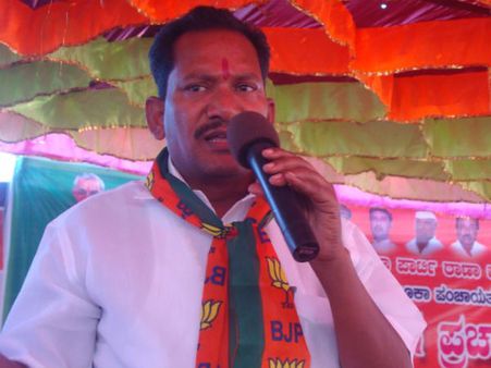 ಚಳಿಗಾಲ ಅಧಿವೇಶನಕ್ಕೆ ಪ್ರಿಯಾಂಕಾ ಗಾಂಧಿ ಕರೆ ತಂದ 'ಪ್ರಭು'