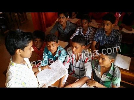 ಅಧ್ಯಾಪಕರಿಲ್ಲದ ಸರ್ಕಾರಿ ಶಾಲೆಗೆ ವಿದ್ಯಾರ್ಥಿಗಳೇ ಟೀಚರ್ಸ್