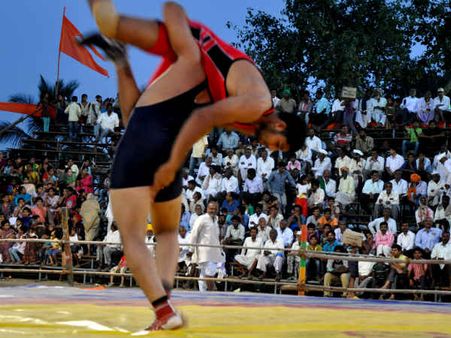 ರನ್ನ ಕುಸ್ತಿ : ಗೋಪಾಲ ಕೋಳಿ, ಆತ್ಮಶ್ರೀಗೆ ಪ್ರಶಸ್ತಿ