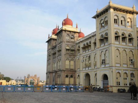 ಮೈಸೂರು ಒಡೆಯರ್ ಉತ್ತರಾಧಿಕಾರಿ ನೇಮಕಕ್ಕೆ ತೆರೆ?