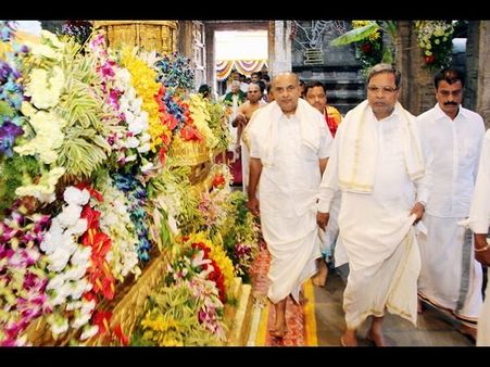 ಚಿತ್ರಗಳಲ್ಲಿ: ತಿಮ್ಮಪ್ಪನ ಹಳೆ ಹರಕೆ ತೀರಿಸಿಕೊಂಡ ಸಿದ್ದರಾಮಯ್ಯ