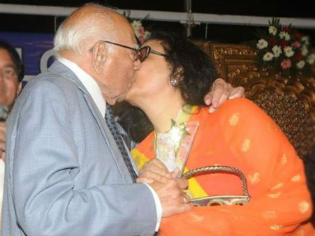 ಪರಸ್ತ್ರೀ ಜೊತೆ ಹಿರಿಯ ನ್ಯಾಯವಾದಿ ಜೇಠ್ಮಲಾನಿ ಲಿಪ್ ಲಾಕ್