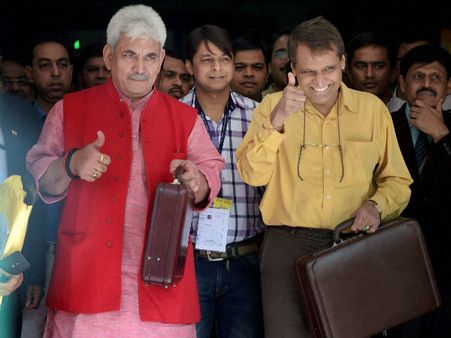 ರೈಲ್ವೆ ಬಜೆಟ್ 2015: ಸುರೇಶ್ ಪ್ರಭು ಪ್ರಥಮ ಚುಂಬನ