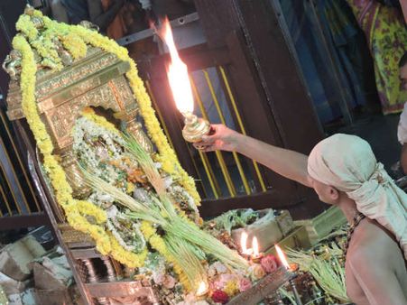ಕಾಮನೆ ಮೆಟ್ಟಿ ಜ್ಞಾನ ಬೋಧಿಸಿದ ಸತ್ಯಬೋಧರ ಆರಾಧನೆ