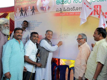 ಗೋಮಾಂಸ ತಿನ್ನಲು ಮುಂದಾದವರಿಗೆ ಜನರ ಪ್ರಶ್ನೆ?