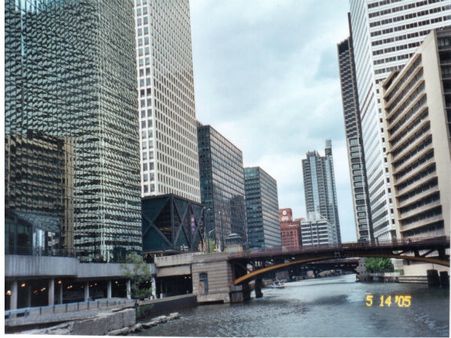 ಬರ್ಫ್ ದ ಹಾಳೆಗಳಿ೦ದ ತುಂಬುವ ಮಿಷಿಗನ್ ಸರೋವರ