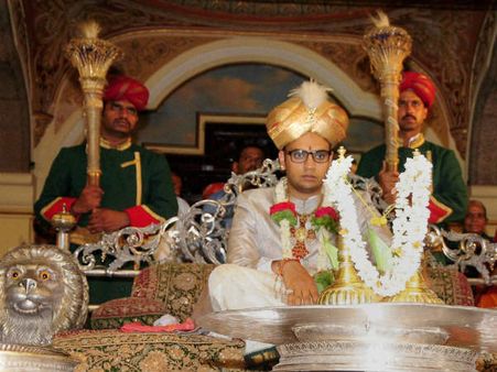 ಯದುವೀರರಿಗೆ ಮಂಗಳಸ್ನಾನ, ರಾಜಮಾತೆಗೆ ಪಾದಪೂಜೆ