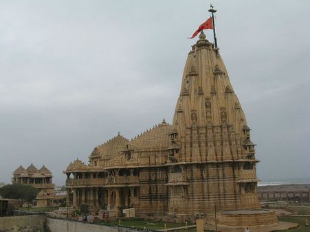 ಮೋದಿ ನಾಡಿನ ಶಿವ ದೇಗುಲಕ್ಕೆ 'ಅನ್ಯಮತೀಯರಿಗೆ' ನಿಷೇಧ