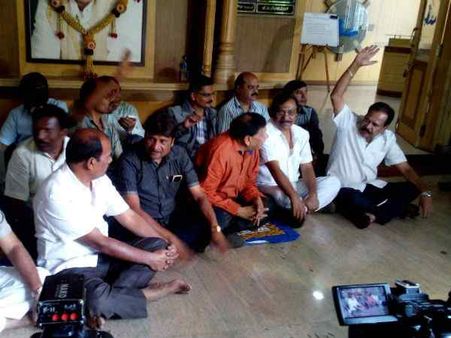 ನಿರ್ಮಾಪಕರ ಹೋರಾಟದ ಹಿಂದಿನ ಲೆಕ್ಕಾಚಾರನೇ ಬೇರೆ!