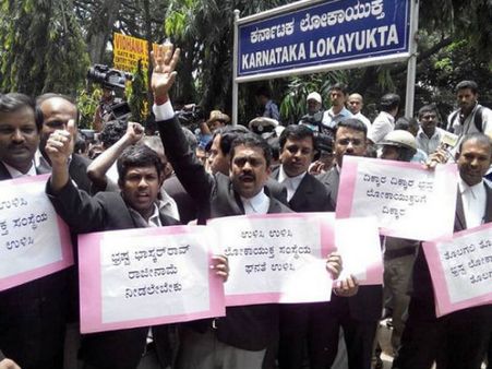 ರಾಜಭವನ ಮುತ್ತಿಗೆ ಯತ್ನ: 50 ವಕೀಲರ ಬಂಧನ