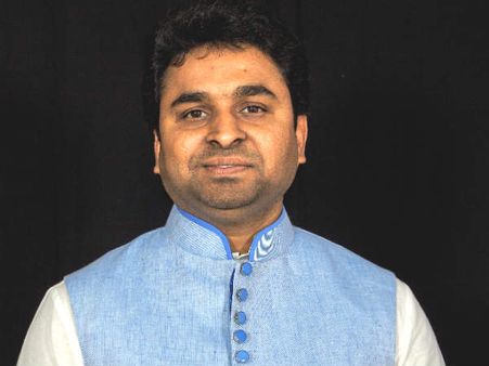 ಎಲ್ಲಾರೂ ಒಟ್ಟಾಗಿ ಸೇರಿ ಕನ್ನಡದ ದೀಪವನ್ನು ಹಚ್ಚೋಣ