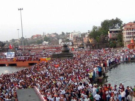 ಸಮಯಪ್ರಜ್ಞೆ ಮೆರೆದು ಪ್ರಾಣ ಉಳಿಸಿದ ಪೊಲೀಸ್ ಪೇದೆ!