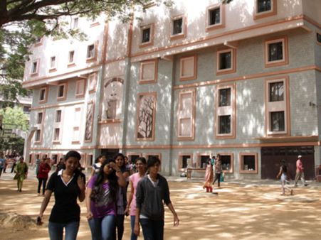 ಹುಡುಗರಿಗೂ ತೆರೆದುಕೊಂಡ ಮೌಂಟ್ ಕಾರ್ಮೆಲ್ ಬಾಗಿಲು!