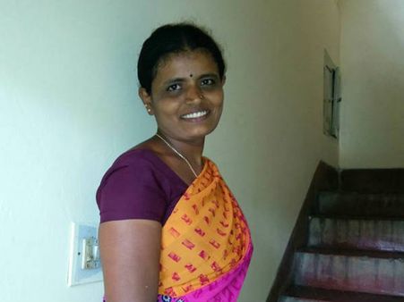 ಈ ಫೋಟೋದಲ್ಲಿರುವ ಮಹಿಳೆಗೆ ನಮಸ್ಕಾರ ಮಾಡುವುದೊಂದು ಬಾಕಿ