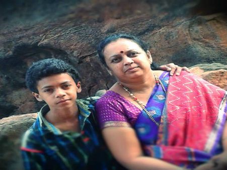 ಭಾಳ ಒಳ್ಳೇಯವ್ರು ನಮ್ ಮಿಸ್ಸು, ಊರಿಗೆಲ್ಲಾ ಫೇಮಸ್ಸು