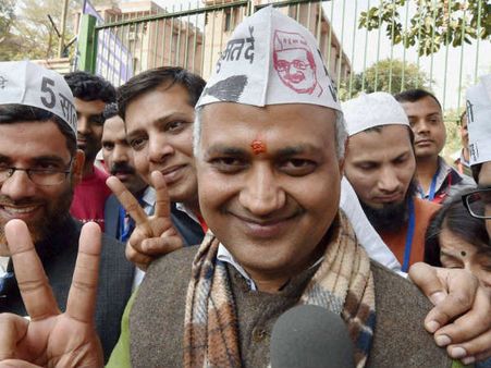 'ಸುಂದರ ಮಹಿಳೆ' ಎಂದ ಭಾರ್ತಿಗೆ ಹೆಂಡತಿ ಲಿಪಿಕಾ ತಿರುಗೇಟು