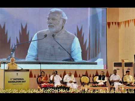 ಬಡತನದ ವಿರುದ್ಧ ಹೋರಾಟಕ್ಕೆ ಕೈಮಗ್ಗ ಅಸ್ತ್ರವಾಗಲಿ: ಮೋದಿ