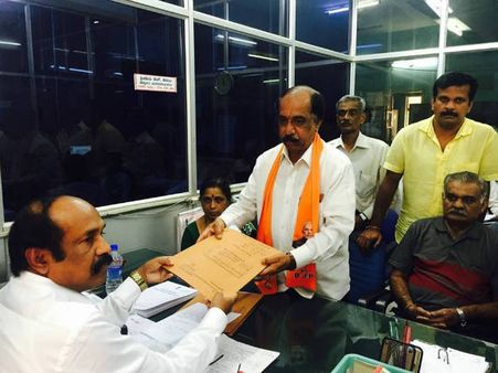 ನಾಮಪತ್ರ ಸಲ್ಲಿಸಿದ ಬಿಬಿಎಂಪಿ ಮಾಜಿ ಮೇಯರ್ ಕಟ್ಟೆ ಸತ್ಯಾ