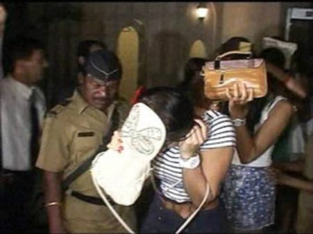 ಕೊಲ್ಲಾಪುರ ರೇವ್ ಪಾರ್ಟಿಯಲ್ಲಿ ಸಿಕ್ಕಿಬಿದ್ದ ಸಚಿವರ ಬೆಂಬಲಿಗರು