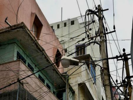 ವಿದ್ಯುತ್ ತಂತಿಯಲ್ಲಿ ಬಟ್ಟೆ ಒಣಗಿಸಲು ಸರಕಾರದ ಅನುಮತಿ!