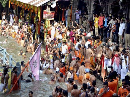 ಕುಂಭಮೇಳ: ಮೂರನೇ ಶಾಹಿ ಸ್ನಾನದಲ್ಲಿ ಮಿಂದೆದ್ದ ಭಕ್ತ ವೃಂದ