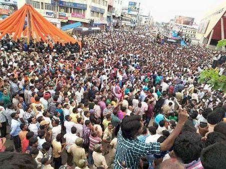 ಕೇಸರಿಮಯ ಶಿವಮೊಗ್ಗದಲ್ಲಿ ದೇಶಭಕ್ತಿ ಘೋಷಣೆಗಳದ್ದೇ ಸದ್ದು
