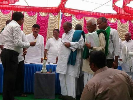 ತುಮಕೂರು : ಸೋಲಾರ್ ಪಾರ್ಕ್ ಬಗ್ಗೆ ರೈತರೊಂದಿಗೆ ಮಾತುಕತೆ