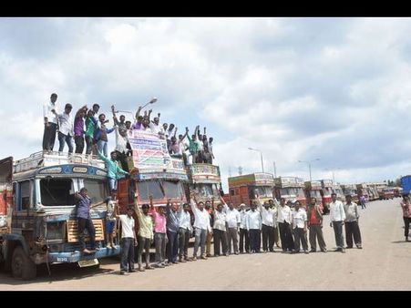 ಟ್ರಕ್ ಮುಷ್ಕರ: ಹುಬ್ಬಳ್ಳಿ-ಧಾರವಾಡದಲ್ಲಿ ಪರದಾಟ