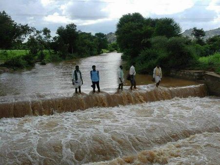 ಮಧುಗಿರಿಯಲ್ಲಿ ದಶಕದ ನಂತರ ಎಡಬಿಡದ ಕುಂಭದ್ರೋಣ ಮಳೆ