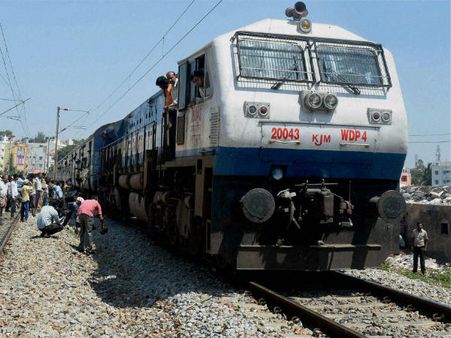 ಹಳಿ ತಪ್ಪಿದ ಬೆಂಗಳೂರು-ಮೈಸೂರು ಪ್ಯಾಸೆಂಜರ್ ರೈಲು