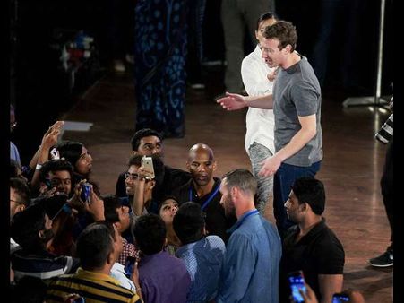 ಉಚಿತವಾಗಿ ಇಂಟರ್ನೆಟ್ ನೀಡಲು ಸಾಧ್ಯವಿಲ್ಲ: ಫೇಸ್ ಬುಕ್ ಸಿಇಒ