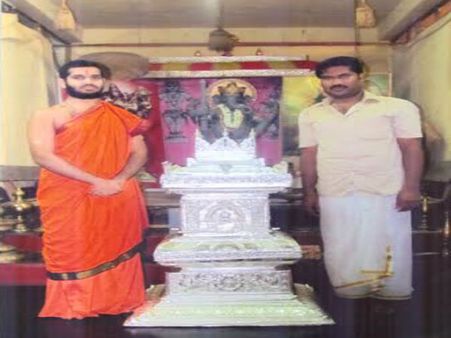 ಮೈಸೂರು ಕಲಾವಿದನ ಕೈಯಲ್ಲಿ ಅರಳುತ್ತಿವೆ ಸ್ವರ್ಣ ದೇವರ ಮೂರ್ತಿ