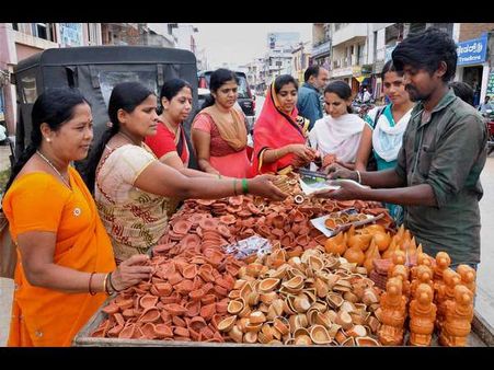 ಬೆಳಕಿನ ಹಬ್ಬಕ್ಕೆ ಕಡಿಮೆ ಬಜೆಟ್ಟಿನ ವೆರೈಟಿ ಹಣತೆ
