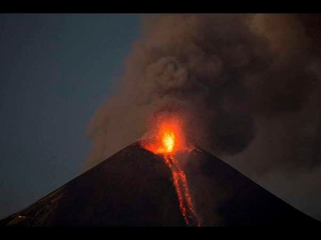 ಚಿತ್ರಗಳಲ್ಲಿ: ಸ್ಫೋಟಿಸಿದ ಜ್ವಾಲಾಮುಖಿ, ನಿಲ್ಲದ ಮಳೆ ಅವಾಂತರ