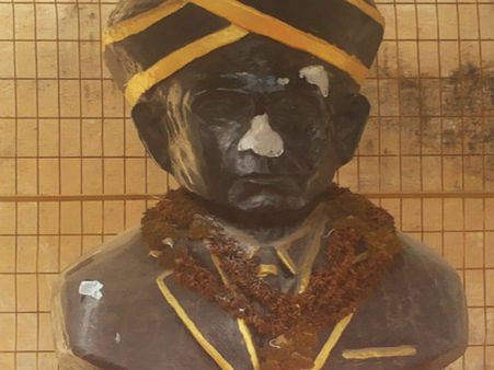 ಸರ್ ಎಂ.ವಿಶ್ವೇಶ್ವರಯ್ಯ ಪುತ್ಥಳಿಗೆ ಕಲ್ಲು ಹೊಡೆದ ಕುಡುಕ