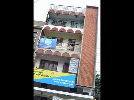 ಮಂಡ್ಯ: ಬ್ಲೂಫಿಲಂ ಪ್ರದರ್ಶಿಸುತ್ತಿದ್ದ ಚಿತ್ರಮಂದಿರಕ್ಕೆ ಬೀಗ