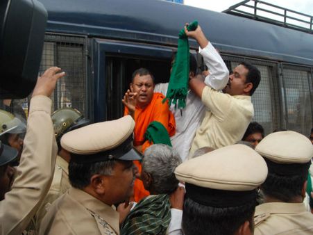 ರೈತರ ಹೋರಾಟ : ಮಹದಾಯಿ ವರುಷದ ಕೂಗು