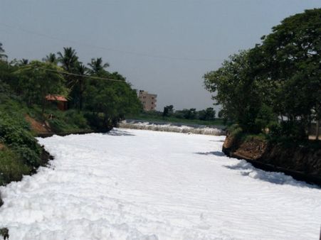 ಬೆಂಗಳೂರು ಬೆಳ್ಳಂದೂರು ಕೆರೆ ಬಿಳಿನೊರೆಯ ರಹಸ್ಯ ಲೀಕ್