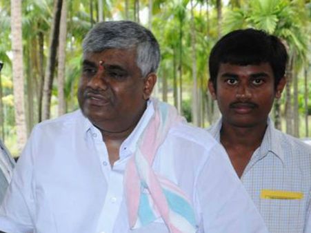 ಲೀಟರ್ ಹಾಲಿಗೆ 30 ರು. ಕೊಟ್ಟರೆ ಸಾಕು: ರೇವಣ್ಣ