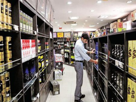 ಮಂಗಳೂರಲ್ಲಿ ಹಾಲು ಸಿಗದಿದ್ರು, ಆಲ್ಕೊಹಾಲ್ ಮಾತ್ರ ಪಕ್ಕಾ ಸಿಗುತ್ತೆ