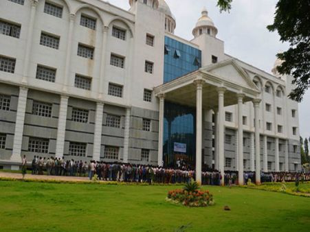 ಮಾನಹಾನಿ ಪ್ರಕರಣದಲ್ಲಿ ಮಂಡ್ಯದ ಮಿಮ್ಸ್ ಪ್ರಾಧ್ಯಾಪಕ ಪರಮೇಶ್