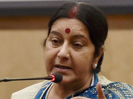 ಯುವತಿ ಮೇಲೆ ಹಲ್ಲೆ : ಸಿದ್ದರಾಮಯ್ಯಗೆ ಸುಷ್ಮಾ ಸ್ವರಾಜ್ ಕರೆ