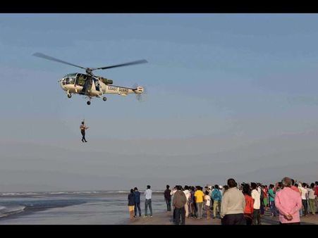 ಚಿತ್ರಗಳು: ಕಡಲಿನಲ್ಲಿ ಕೊಚ್ಚಿ ಹೋದ ಪುಣೆ ವಿದ್ಯಾರ್ಥಿಗಳು